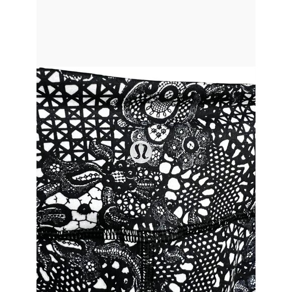 Lululemon Wunder Under Crop III Pretty Lace White Black Sz 4 Moisture Wicking - Picture 10 of 11